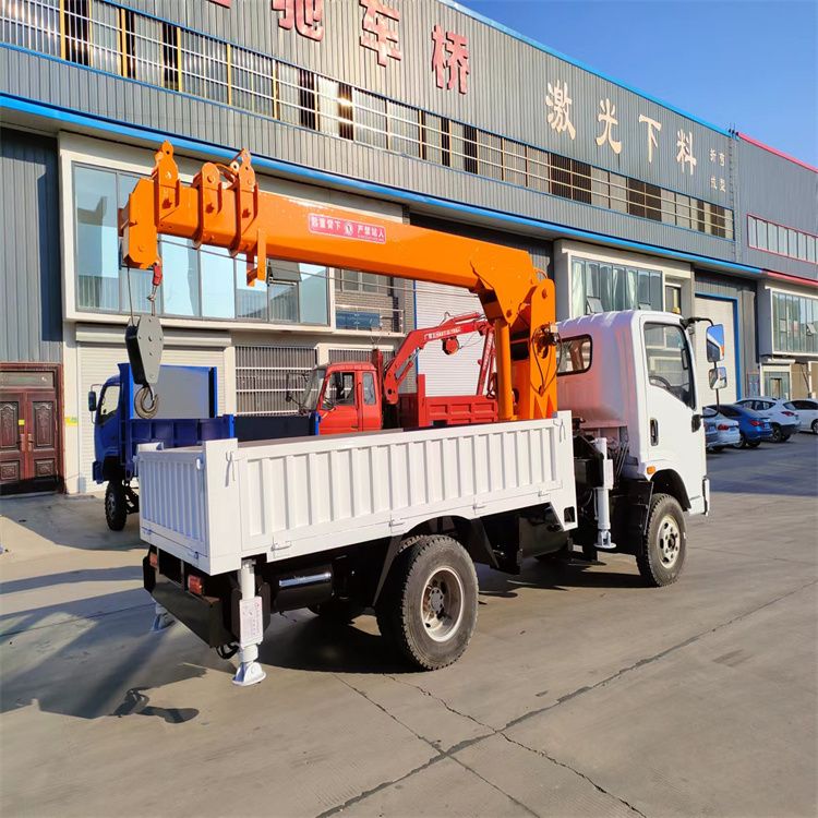 南芬区三轮随车吊定制 农用改装机自备吊中瑞长期出售